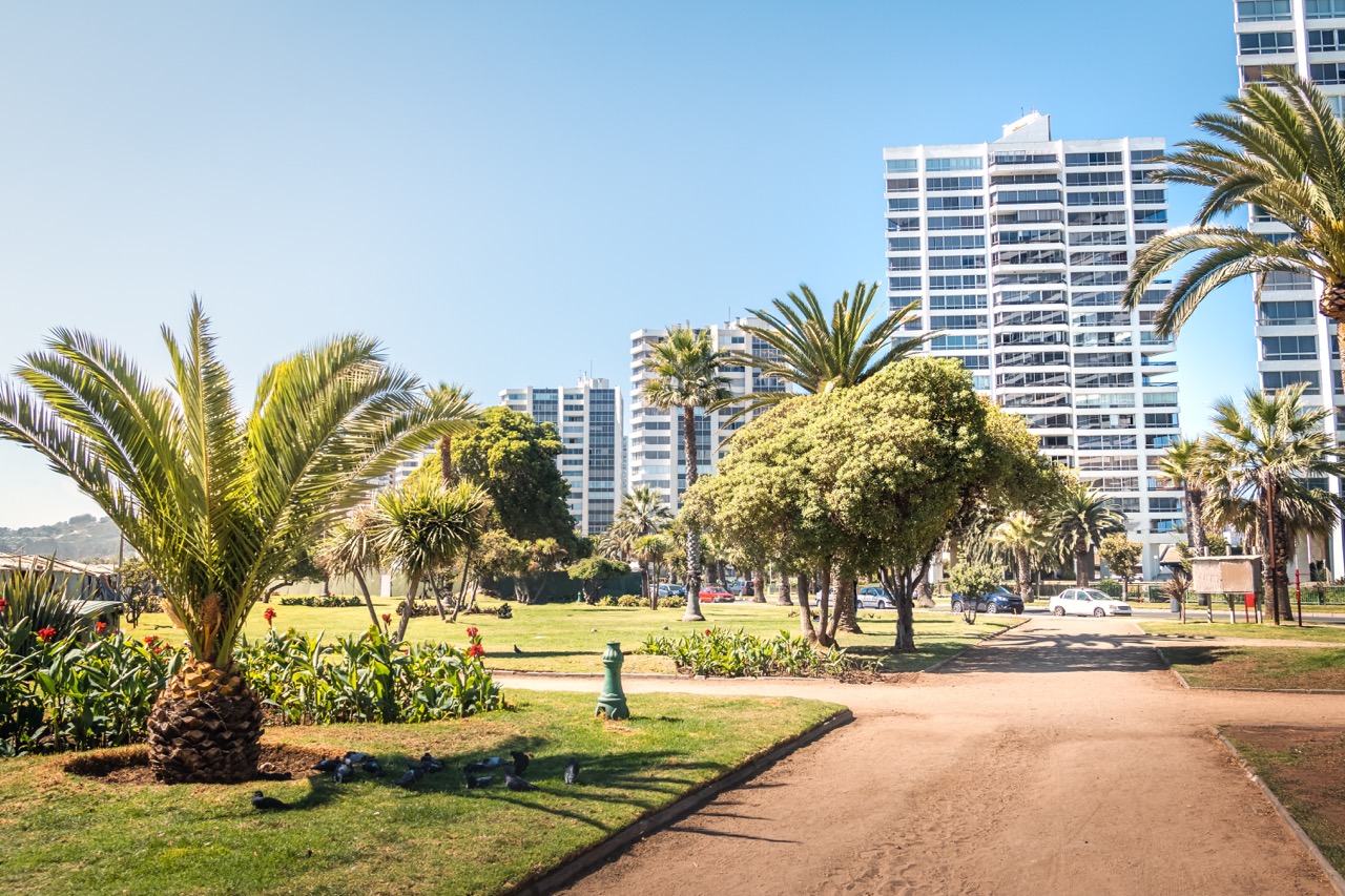 el-sol-park-at-el-sol-beach-vina-del-mar-chile-2022-03-15-19-38-19-utc-ve-velke-velikosti